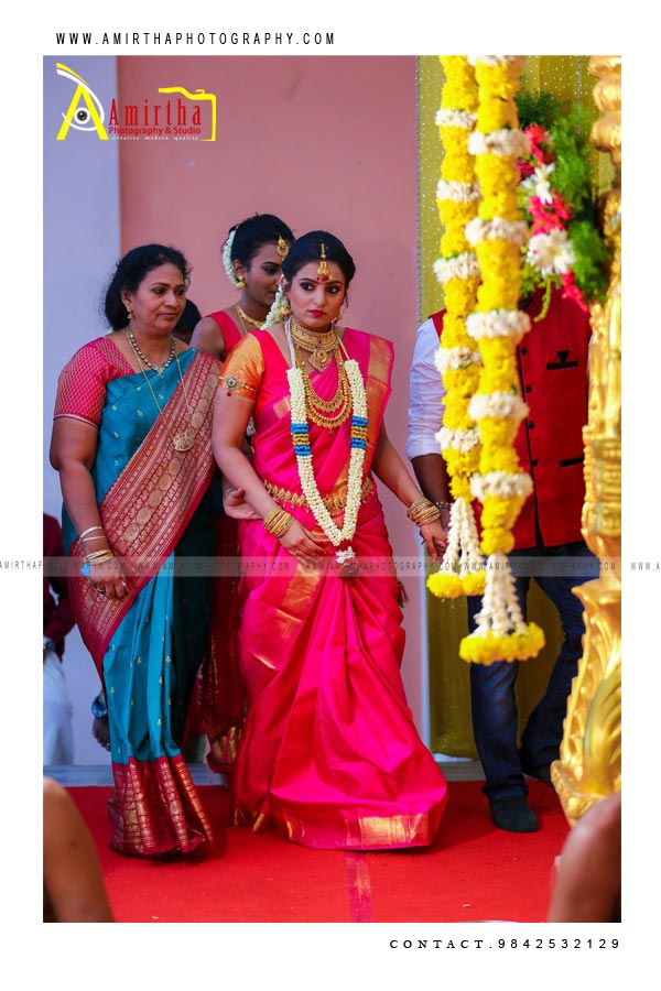 professional Sourashtra candid wedding photography in Madurai