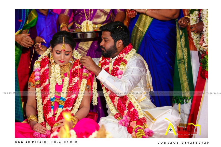professional Sourashtra candid wedding photography in Madurai